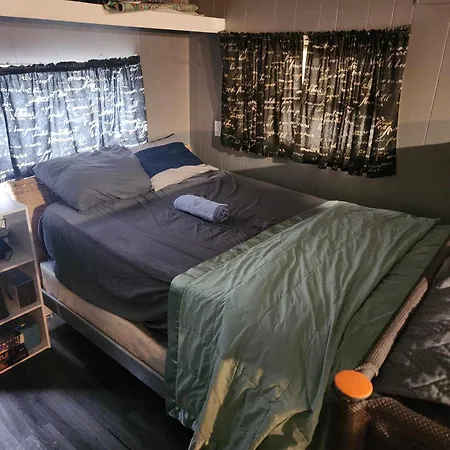 Co-Ed Dorm With Fantastic Patio! Apartment Ewing Exterior photo