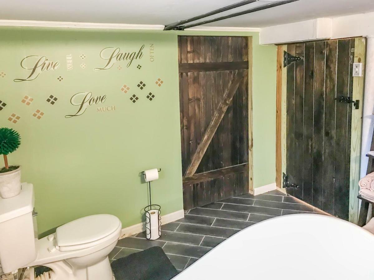 Co-ed Dorm With Fantastic Patio! *