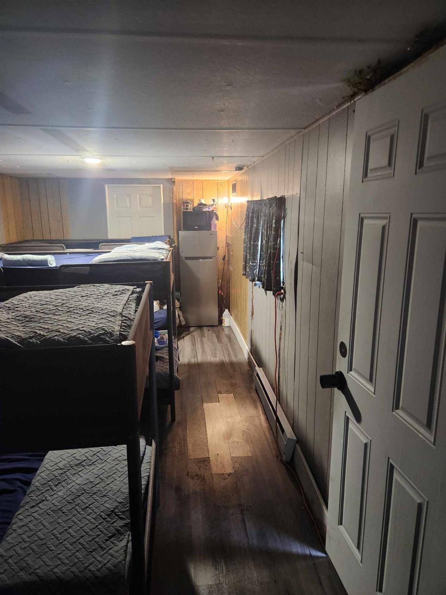 Co-ed Dorm With Fantastic Patio! Homestay