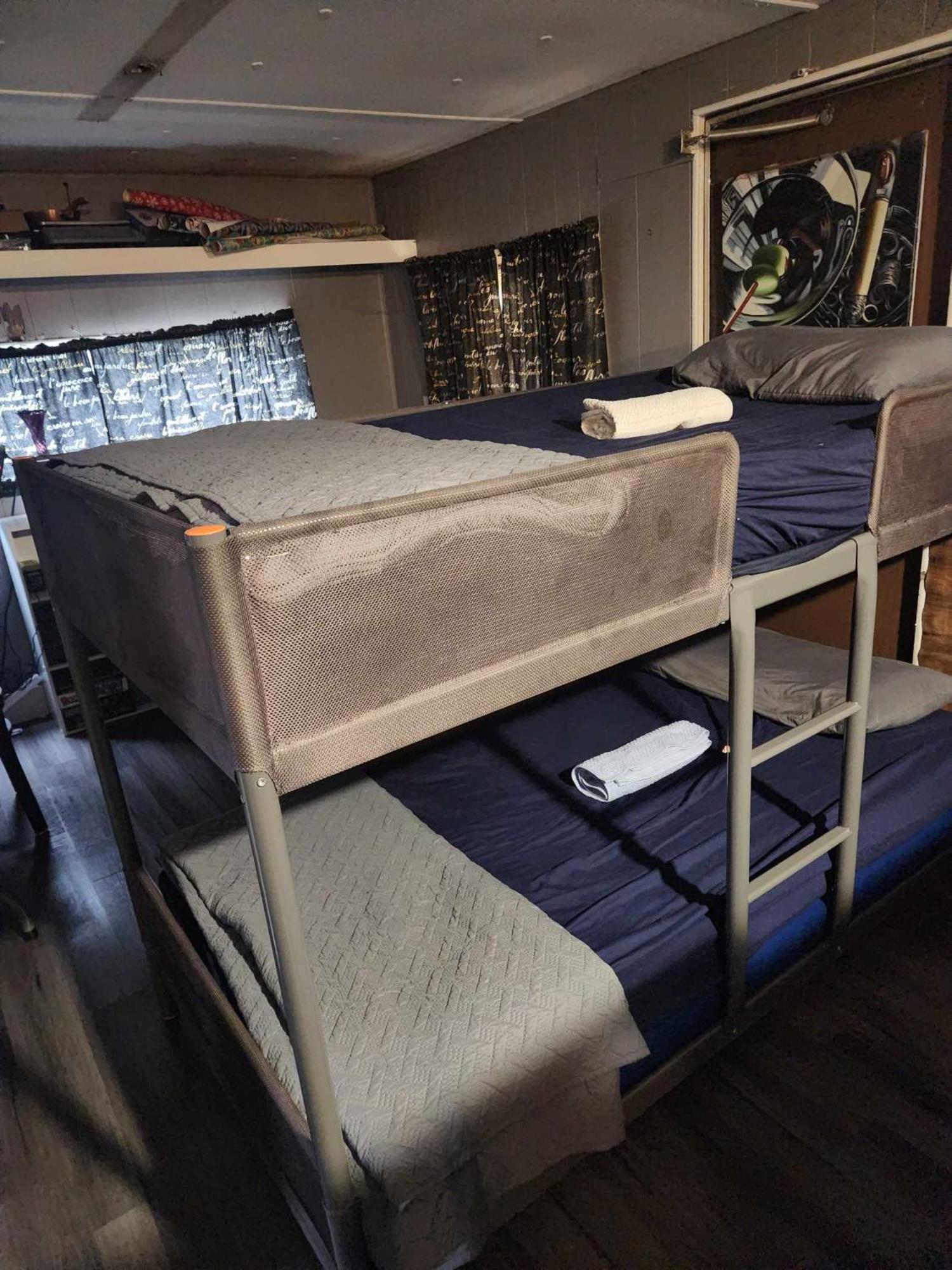 Co-ed Dorm With Fantastic Patio! Homestay *